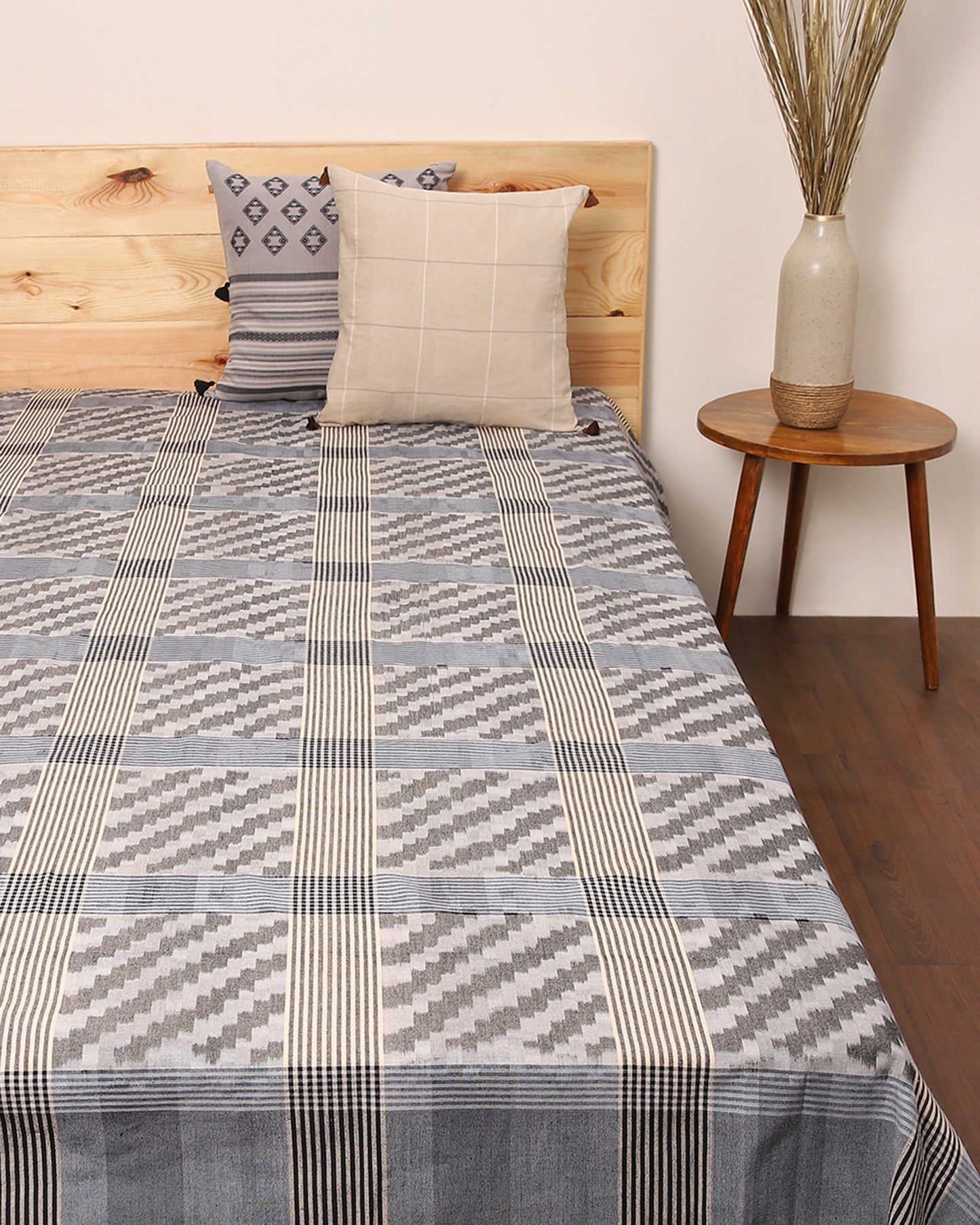 Avisa Warp Ikat Cotton Bed Cover