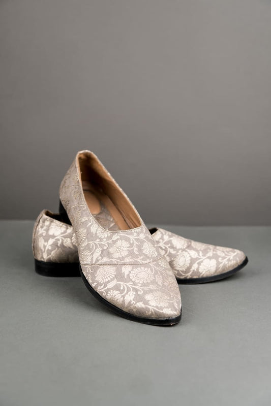 Grey Brocade Mojari