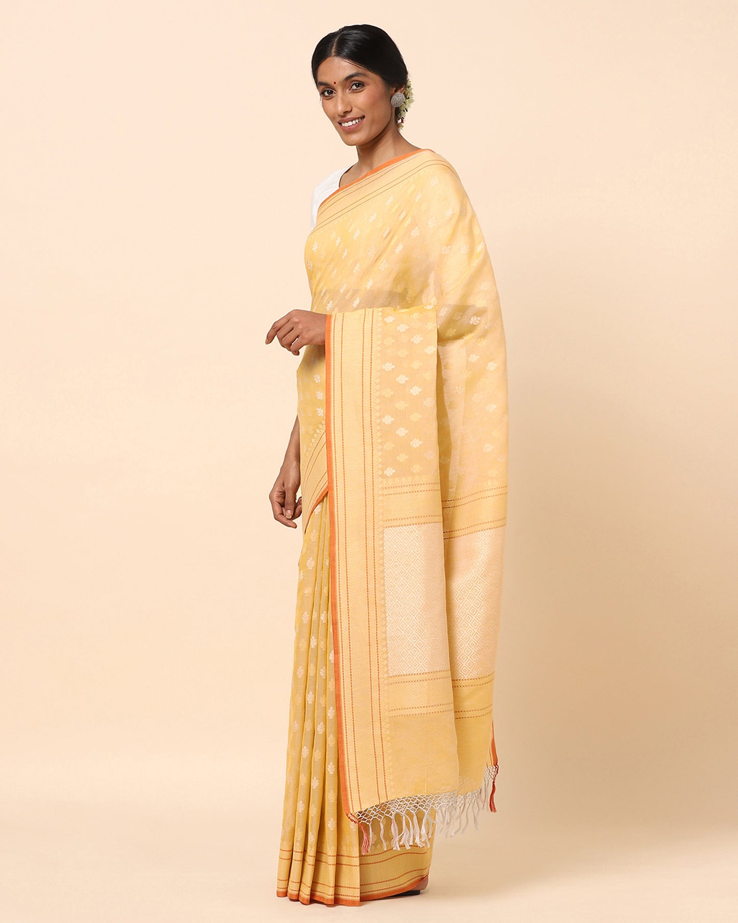 Nurvi Kadwa Cotton Saree