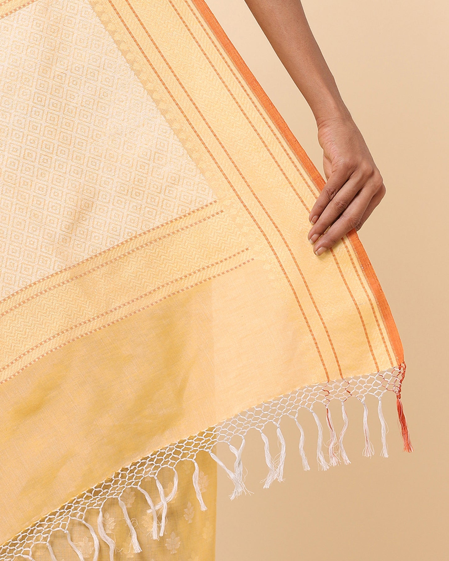 Nurvi Kadwa Cotton Saree