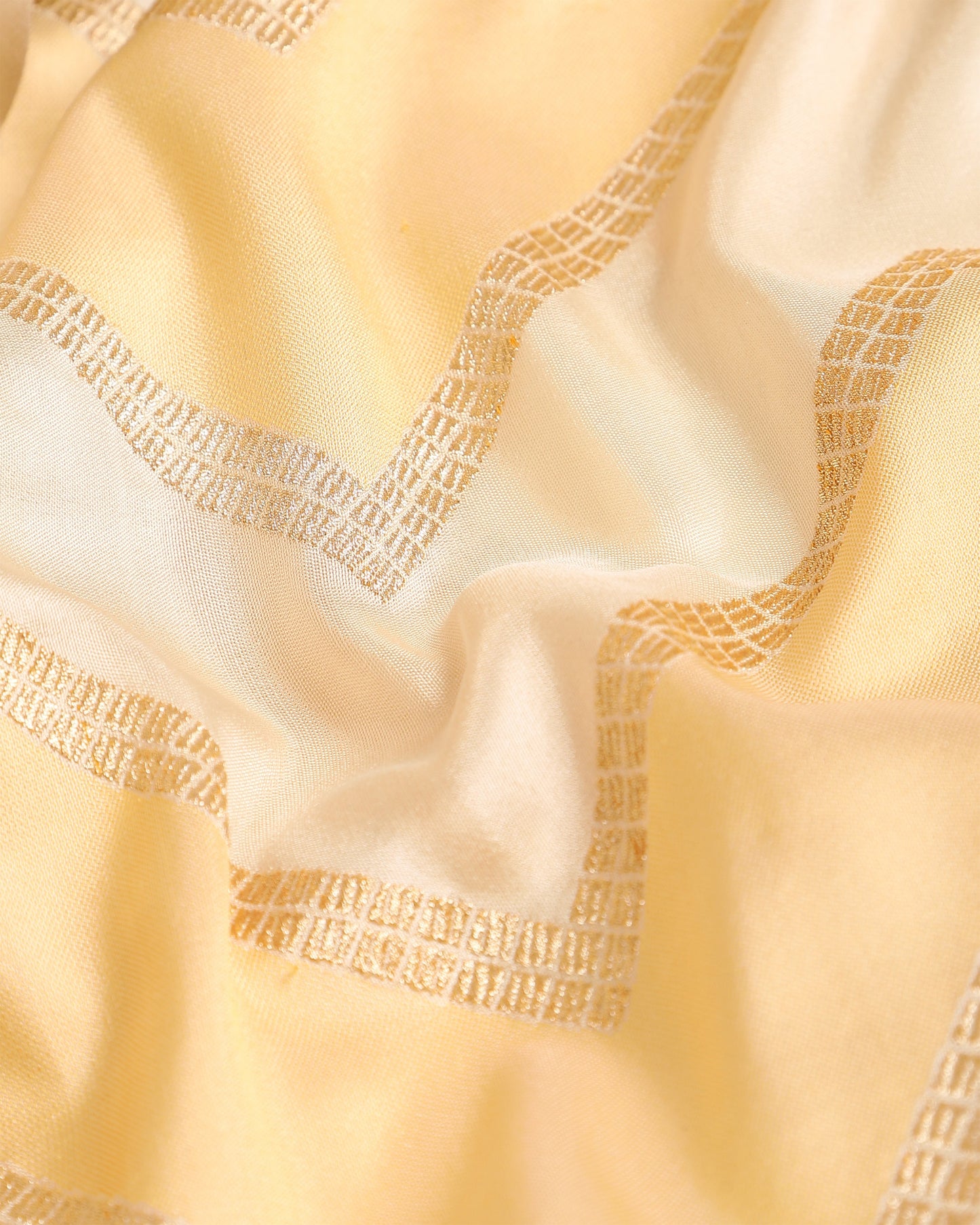 Mehar Rangkaat Kadwa Silk Saree