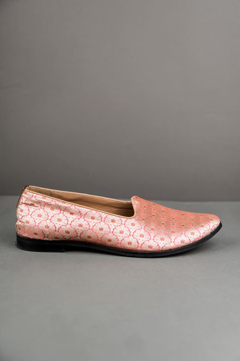 Two-Toned Orange Gold Brocade Mojari