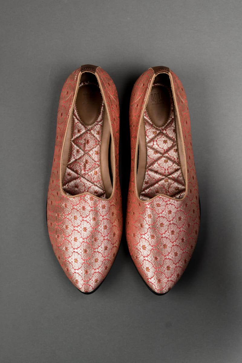 Two-Toned Orange Gold Brocade Mojari